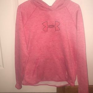 Under Armour sweatshirt in great condition !
